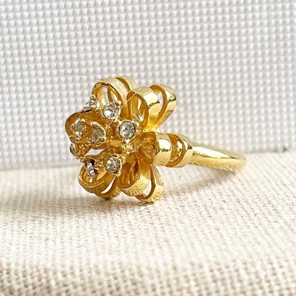 Vintage 18K GE Flower Design Clear Rhinestone Ring - Picture 2 of 5